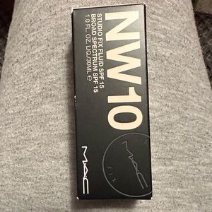 MAC Cosmetics Studio Fix Fluid SPF 15 NW10 foundation